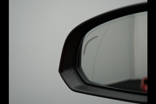 Volvo XC40 T5 Plus Dark Plug In Hybrid 262pk Dealer O.H PHEV | Adaptive Cruise | Camera | Harman Kardon | Apple Carplay | Lederen Sportstoelen Memory & Verwarmd | Pilot Assist | Blis | Navigatie | Virtual | DAB |