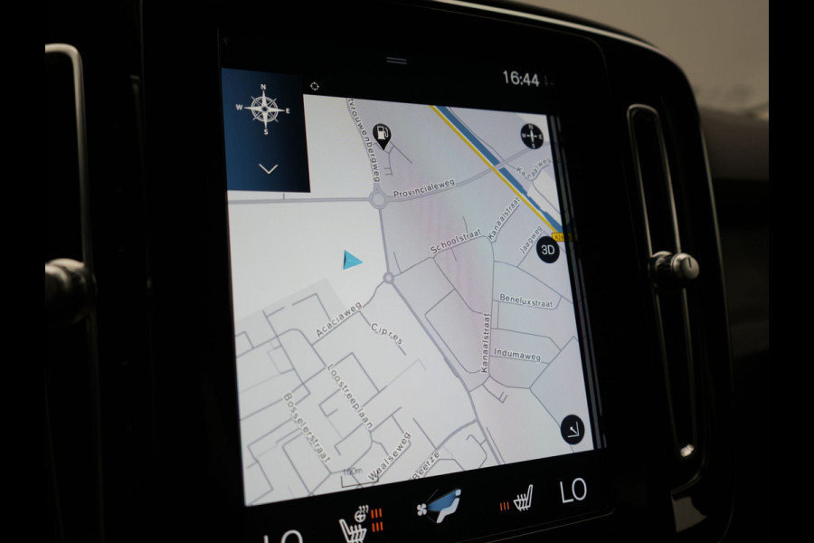 Volvo XC40 T5 Plus Dark Plug In Hybrid 262pk Dealer O.H PHEV | Adaptive Cruise | Camera | Harman Kardon | Apple Carplay | Lederen Sportstoelen Memory & Verwarmd | Pilot Assist | Blis | Navigatie | Virtual | DAB |