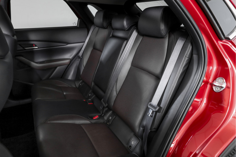 Mazda CX-30 2.0 e-SkyActiv-X M Hybrid 180 PK Luxury | S/K-Dak | Adapt. Cruise | Stoel-+Stuurverw. | PDC | 360 Camera | NAV + App. Connect | ECC | Bose | Elek. Klep | LM 18" |