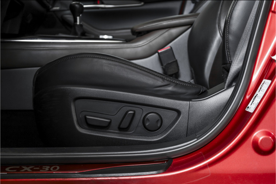 Mazda CX-30 2.0 e-SkyActiv-X M Hybrid 180 PK Luxury | S/K-Dak | Adapt. Cruise | Stoel-+Stuurverw. | PDC | 360 Camera | NAV + App. Connect | ECC | Bose | Elek. Klep | LM 18" |