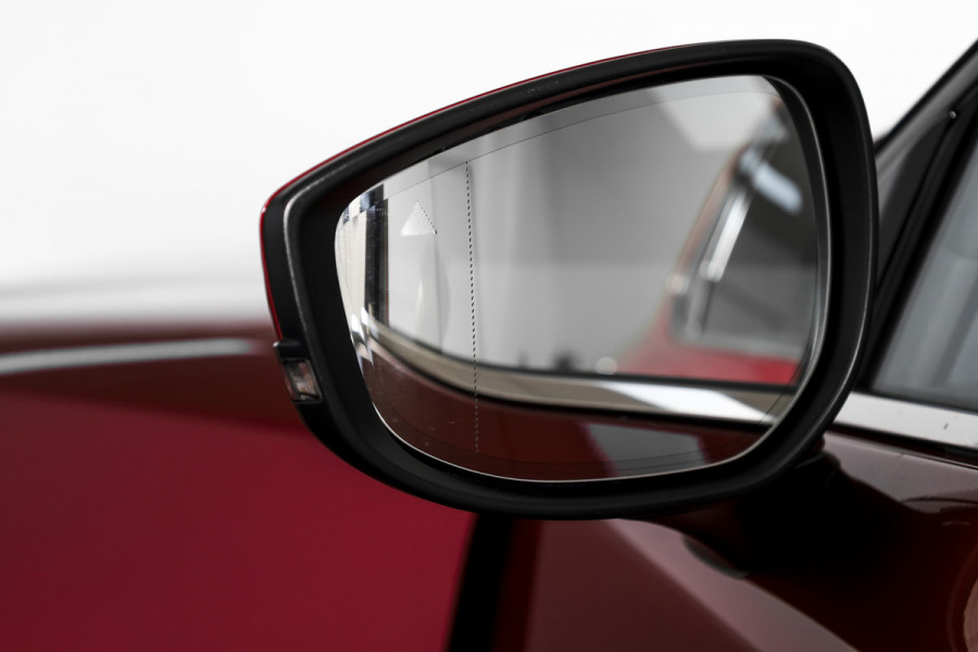 Mazda CX-30 2.0 e-SkyActiv-X M Hybrid 180 PK Luxury | S/K-Dak | Adapt. Cruise | Stoel-+Stuurverw. | PDC | 360 Camera | NAV + App. Connect | ECC | Bose | Elek. Klep | LM 18" |
