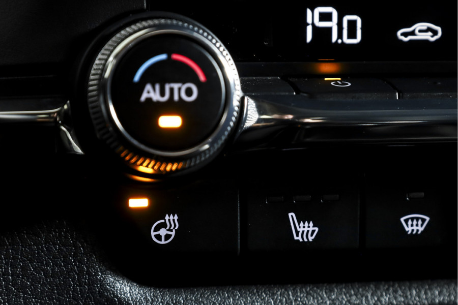 Mazda CX-30 2.0 e-SkyActiv-X M Hybrid 180 PK Luxury | S/K-Dak | Adapt. Cruise | Stoel-+Stuurverw. | PDC | 360 Camera | NAV + App. Connect | ECC | Bose | Elek. Klep | LM 18" |