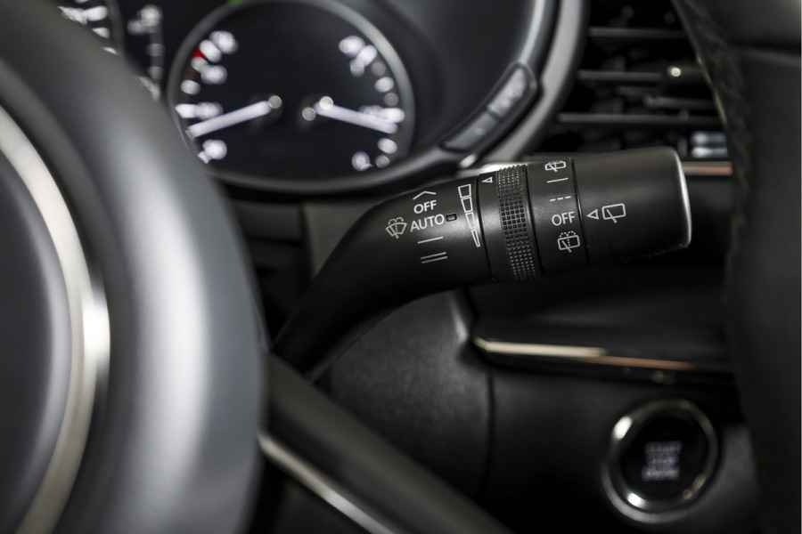 Mazda CX-30 2.0 e-SkyActiv-X M Hybrid 180 PK Luxury | S/K-Dak | Adapt. Cruise | Stoel-+Stuurverw. | PDC | 360 Camera | NAV + App. Connect | ECC | Bose | Elek. Klep | LM 18" |