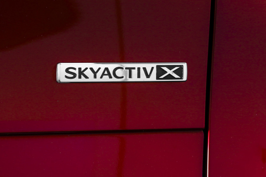 Mazda CX-30 2.0 e-SkyActiv-X M Hybrid 180 PK Luxury | S/K-Dak | Adapt. Cruise | Stoel-+Stuurverw. | PDC | 360 Camera | NAV + App. Connect | ECC | Bose | Elek. Klep | LM 18" |