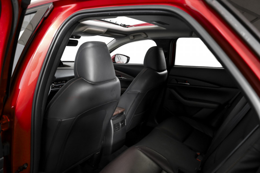 Mazda CX-30 2.0 e-SkyActiv-X M Hybrid 180 PK Luxury | S/K-Dak | Adapt. Cruise | Stoel-+Stuurverw. | PDC | 360 Camera | NAV + App. Connect | ECC | Bose | Elek. Klep | LM 18" |