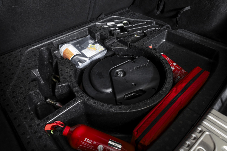 Mazda CX-30 2.0 e-SkyActiv-X M Hybrid 180 PK Luxury | S/K-Dak | Adapt. Cruise | Stoel-+Stuurverw. | PDC | 360 Camera | NAV + App. Connect | ECC | Bose | Elek. Klep | LM 18" |