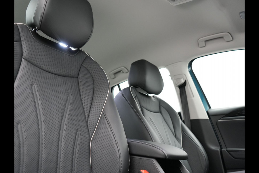 Volkswagen Tiguan 1.5 eHybrid Elegance Plug In Hybrid 204pk Dealer O.H PHEV | Trekhaak Af Fabriek | Adaptive Cruise | 360 Camera | IQ Light | Lederen Sportstoelen Massage & Memory | Virtual | Keyless | Lane Assist | Verwarmde Stuur & Stoel | Apple Carplay |