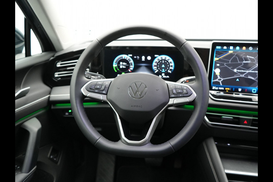 Volkswagen Tiguan 1.5 eHybrid Elegance Plug In Hybrid 204pk Dealer O.H PHEV | Trekhaak Af Fabriek | Adaptive Cruise | 360 Camera | IQ Light | Lederen Sportstoelen Massage & Memory | Virtual | Keyless | Lane Assist | Verwarmde Stuur & Stoel | Apple Carplay |