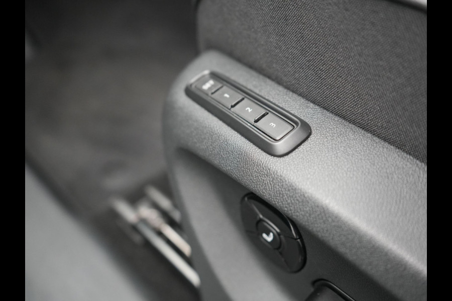 Volkswagen Tiguan 1.5 eHybrid Elegance Plug In Hybrid 204pk Dealer O.H PHEV | Trekhaak Af Fabriek | Adaptive Cruise | 360 Camera | IQ Light | Lederen Sportstoelen Massage & Memory | Virtual | Keyless | Lane Assist | Verwarmde Stuur & Stoel | Apple Carplay |