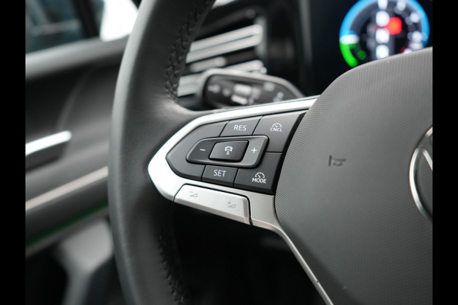 Volkswagen Tiguan 1.5 eHybrid Elegance Plug In Hybrid 204pk Dealer O.H PHEV | Trekhaak Af Fabriek | Adaptive Cruise | 360 Camera | IQ Light | Lederen Sportstoelen Massage & Memory | Virtual | Keyless | Lane Assist | Verwarmde Stuur & Stoel | Apple Carplay |