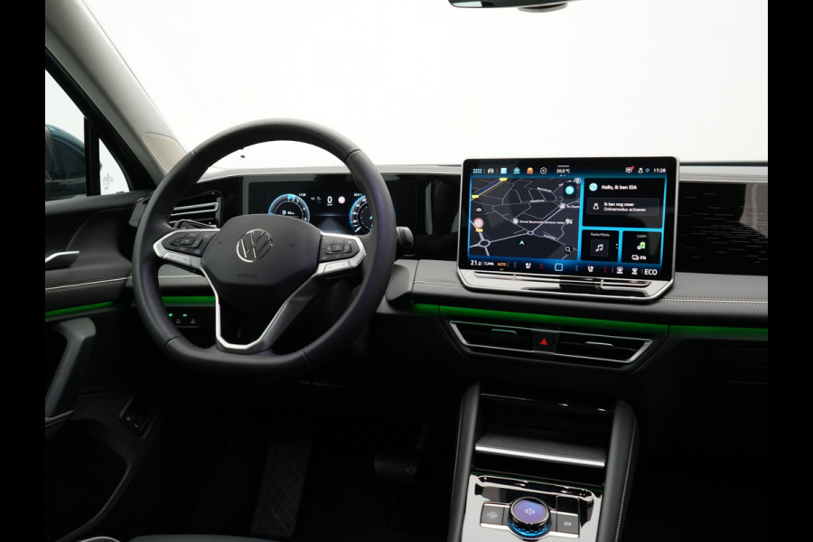 Volkswagen Tiguan 1.5 eHybrid Elegance Plug In Hybrid 204pk Dealer O.H PHEV | Trekhaak Af Fabriek | Adaptive Cruise | 360 Camera | IQ Light | Lederen Sportstoelen Massage & Memory | Virtual | Keyless | Lane Assist | Verwarmde Stuur & Stoel | Apple Carplay |