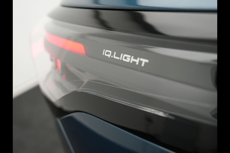 Volkswagen Tiguan 1.5 eHybrid Elegance Plug In Hybrid 204pk Dealer O.H PHEV | Trekhaak Af Fabriek | Adaptive Cruise | 360 Camera | IQ Light | Lederen Sportstoelen Massage & Memory | Virtual | Keyless | Lane Assist | Verwarmde Stuur & Stoel | Apple Carplay |
