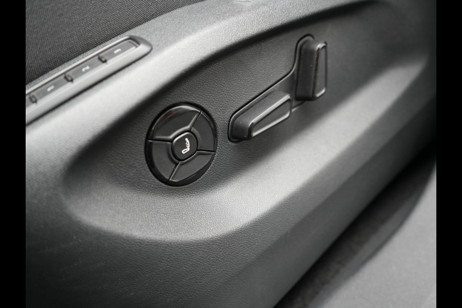 Volkswagen Tiguan 1.5 eHybrid Elegance Plug In Hybrid 204pk Dealer O.H PHEV | Trekhaak Af Fabriek | Adaptive Cruise | 360 Camera | IQ Light | Lederen Sportstoelen Massage & Memory | Virtual | Keyless | Lane Assist | Verwarmde Stuur & Stoel | Apple Carplay |