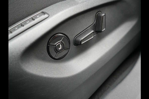 Volkswagen Tiguan 1.5 eHybrid Elegance Plug In Hybrid 204pk Dealer O.H PHEV | Trekhaak Af Fabriek | Adaptive Cruise | 360 Camera | IQ Light | Lederen Sportstoelen Massage & Memory | Virtual | Keyless | Lane Assist | Verwarmde Stuur & Stoel | Apple Carplay |