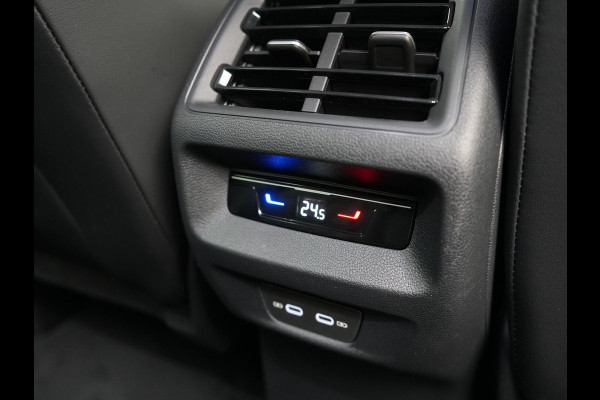 Volkswagen Tiguan 1.5 eHybrid Elegance Plug In Hybrid 204pk Dealer O.H PHEV | Trekhaak Af Fabriek | Adaptive Cruise | 360 Camera | IQ Light | Lederen Sportstoelen Massage & Memory | Virtual | Keyless | Lane Assist | Verwarmde Stuur & Stoel | Apple Carplay |