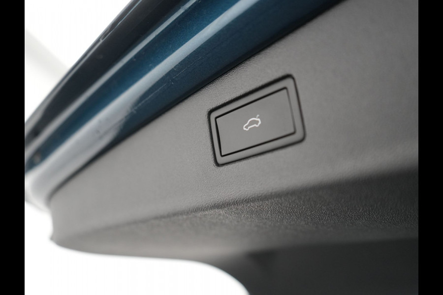 Volkswagen Tiguan 1.5 eHybrid Elegance Plug In Hybrid 204pk Dealer O.H PHEV | Trekhaak Af Fabriek | Adaptive Cruise | 360 Camera | IQ Light | Lederen Sportstoelen Massage & Memory | Virtual | Keyless | Lane Assist | Verwarmde Stuur & Stoel | Apple Carplay |