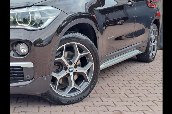 BMW X1 sDrive18i High Executive | Automaat | Leder | Pano | Trekhaak | Cruise | PDC | All-seasons |