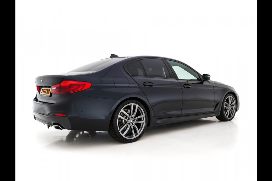BMW 5 Serie 520d xDrive M-Sport-Pack High Executive (INCL-BTW) Aut. *PANO | LUXURY-LEATHER | FULL-LED | HEAD-UP | DIGI-COCKPIT | NAVI-FULLMAP | TOP-VIEW | MEMORY-PACK | ECC | AMBIENT-LIGHT | PDC | CRUISE | SHIFT-PADDLES | TOWBAR  | 20''ALU*