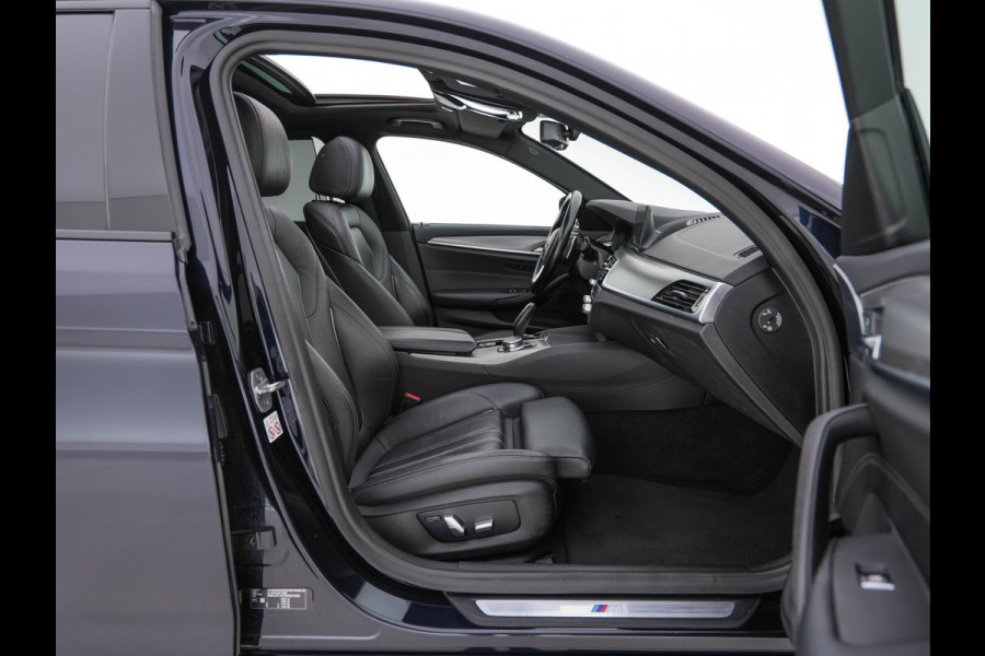 BMW 5 Serie 520d xDrive M-Sport-Pack High Executive (INCL-BTW) Aut. *PANO | LUXURY-LEATHER | FULL-LED | HEAD-UP | DIGI-COCKPIT | NAVI-FULLMAP | TOP-VIEW | MEMORY-PACK | ECC | AMBIENT-LIGHT | PDC | CRUISE | SHIFT-PADDLES | TOWBAR  | 20''ALU*