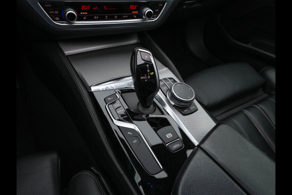 BMW 5 Serie 520d xDrive M-Sport-Pack High Executive (INCL-BTW) Aut. *PANO | LUXURY-LEATHER | FULL-LED | HEAD-UP | DIGI-COCKPIT | NAVI-FULLMAP | TOP-VIEW | MEMORY-PACK | ECC | AMBIENT-LIGHT | PDC | CRUISE | SHIFT-PADDLES | TOWBAR  | 20''ALU*