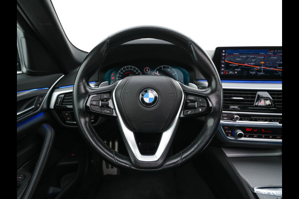 BMW 5 Serie 520d xDrive M-Sport-Pack High Executive (INCL-BTW) Aut. *PANO | LUXURY-LEATHER | FULL-LED | HEAD-UP | DIGI-COCKPIT | NAVI-FULLMAP | TOP-VIEW | MEMORY-PACK | ECC | AMBIENT-LIGHT | PDC | CRUISE | SHIFT-PADDLES | TOWBAR  | 20''ALU*