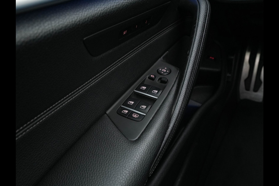BMW 5 Serie 520d xDrive M-Sport-Pack High Executive (INCL-BTW) Aut. *PANO | LUXURY-LEATHER | FULL-LED | HEAD-UP | DIGI-COCKPIT | NAVI-FULLMAP | TOP-VIEW | MEMORY-PACK | ECC | AMBIENT-LIGHT | PDC | CRUISE | SHIFT-PADDLES | TOWBAR  | 20''ALU*