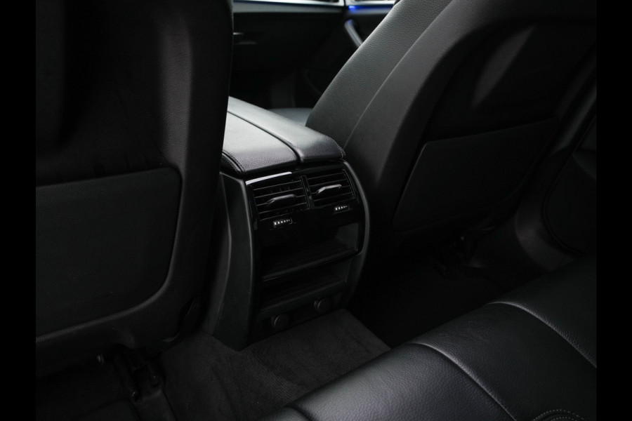 BMW 5 Serie 520d xDrive M-Sport-Pack High Executive (INCL-BTW) Aut. *PANO | LUXURY-LEATHER | FULL-LED | HEAD-UP | DIGI-COCKPIT | NAVI-FULLMAP | TOP-VIEW | MEMORY-PACK | ECC | AMBIENT-LIGHT | PDC | CRUISE | SHIFT-PADDLES | TOWBAR  | 20''ALU*
