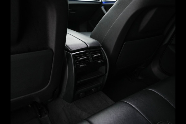 BMW 5 Serie 520d xDrive M-Sport-Pack High Executive (INCL-BTW) Aut. *PANO | LUXURY-LEATHER | FULL-LED | HEAD-UP | DIGI-COCKPIT | NAVI-FULLMAP | TOP-VIEW | MEMORY-PACK | ECC | AMBIENT-LIGHT | PDC | CRUISE | SHIFT-PADDLES | TOWBAR  | 20''ALU*