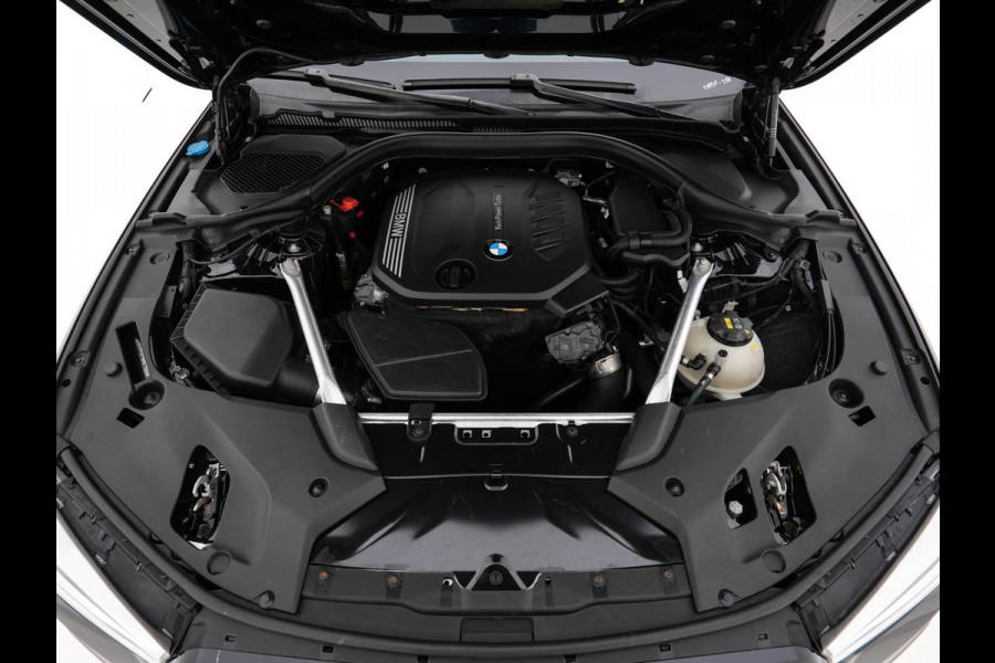 BMW 5 Serie 520d xDrive M-Sport-Pack High Executive (INCL-BTW) Aut. *PANO | LUXURY-LEATHER | FULL-LED | HEAD-UP | DIGI-COCKPIT | NAVI-FULLMAP | TOP-VIEW | MEMORY-PACK | ECC | AMBIENT-LIGHT | PDC | CRUISE | SHIFT-PADDLES | TOWBAR  | 20''ALU*