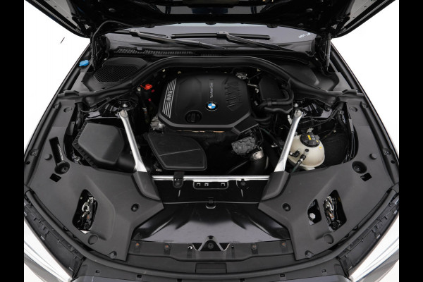 BMW 5 Serie 520d xDrive M-Sport-Pack High Executive (INCL-BTW) Aut. *PANO | LUXURY-LEATHER | FULL-LED | HEAD-UP | DIGI-COCKPIT | NAVI-FULLMAP | TOP-VIEW | MEMORY-PACK | ECC | AMBIENT-LIGHT | PDC | CRUISE | SHIFT-PADDLES | TOWBAR  | 20''ALU*