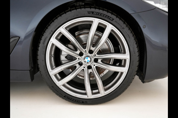 BMW 5 Serie 520d xDrive M-Sport-Pack High Executive (INCL-BTW) Aut. *PANO | LUXURY-LEATHER | FULL-LED | HEAD-UP | DIGI-COCKPIT | NAVI-FULLMAP | TOP-VIEW | MEMORY-PACK | ECC | AMBIENT-LIGHT | PDC | CRUISE | SHIFT-PADDLES | TOWBAR  | 20''ALU*