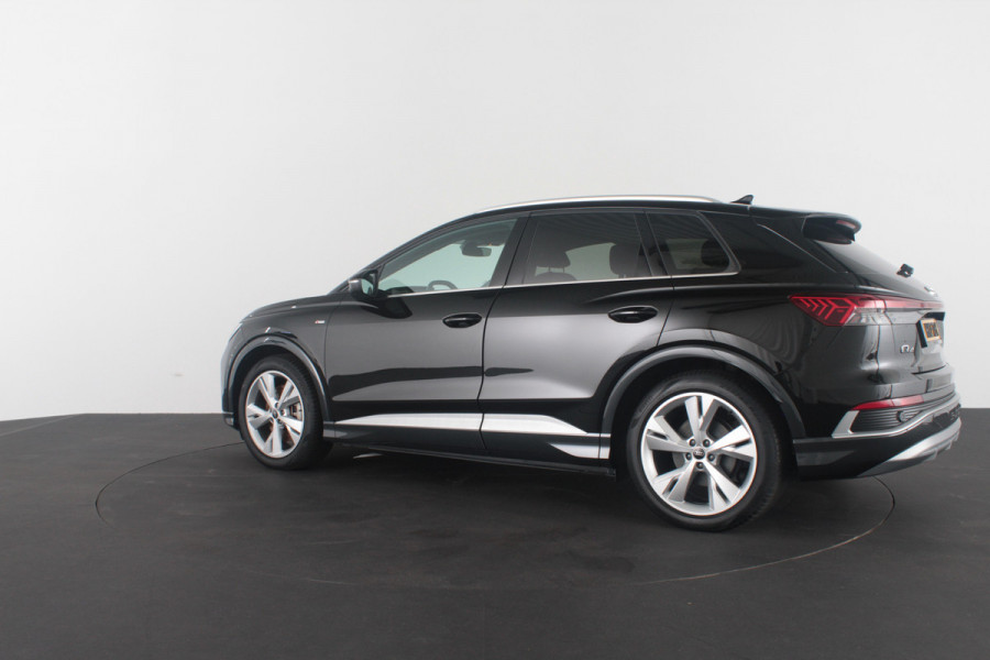 Audi Q4 e-tron 40 82 kWh S line > Camera/ Adaptief Cruise control/Stoelverwarming...