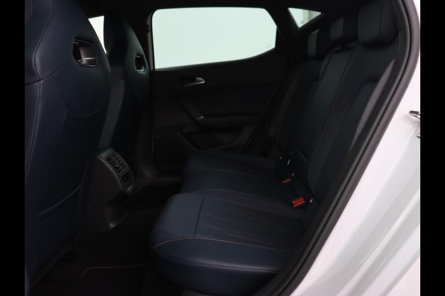 CUPRA Leon 1.4 e-Hybrid VZ | 245pk | Leder | Stoel & stuurverwarming | Adaptive cruise | Memory | Camera | Sfeerverlichting | Keyless | Full LED | PHEV