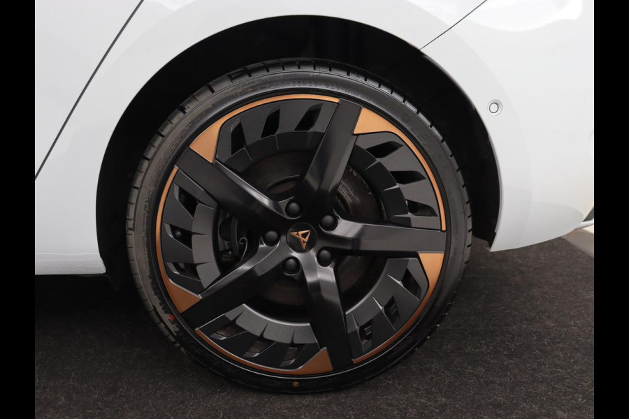 CUPRA Leon 1.4 e-Hybrid VZ | 245pk | Leder | Stoel & stuurverwarming | Adaptive cruise | Memory | Camera | Sfeerverlichting | Keyless | Full LED | PHEV