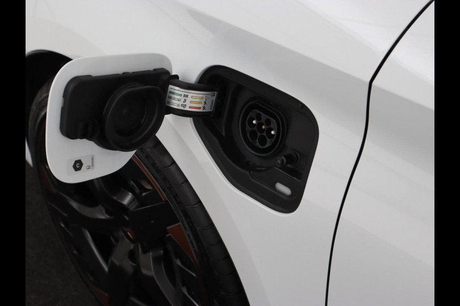 CUPRA Leon 1.4 e-Hybrid VZ | 245pk | Leder | Stoel & stuurverwarming | Adaptive cruise | Memory | Camera | Sfeerverlichting | Keyless | Full LED | PHEV