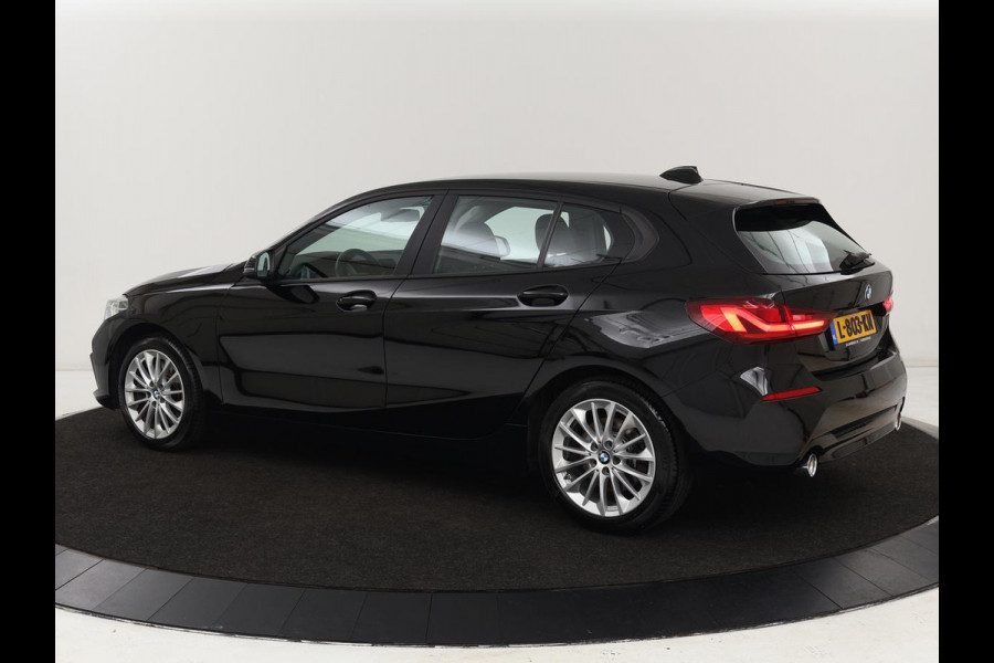 BMW 1-serie 120i Business Edition | Stoelverwarming | Sportstoelen | Carplay | Live Cockpit | Navigatie | Climate control | Parkeerhulp | Cruise control
