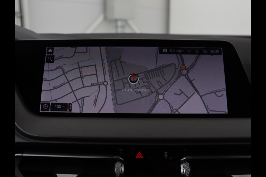 BMW 1-serie 120i Business Edition | Stoelverwarming | Sportstoelen | Carplay | Live Cockpit | Navigatie | Climate control | Parkeerhulp | Cruise control