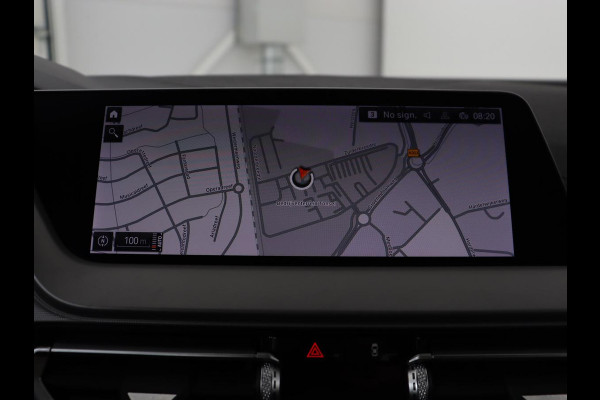 BMW 1-serie 120i Business Edition | Stoelverwarming | Sportstoelen | Carplay | Live Cockpit | Navigatie | Climate control | Parkeerhulp | Cruise control