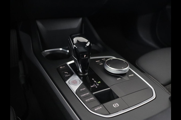 BMW 1-serie 120i Business Edition | Stoelverwarming | Sportstoelen | Carplay | Live Cockpit | Navigatie | Climate control | Parkeerhulp | Cruise control