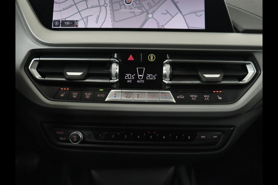 BMW 1-serie 120i Business Edition | Stoelverwarming | Sportstoelen | Carplay | Live Cockpit | Navigatie | Climate control | Parkeerhulp | Cruise control