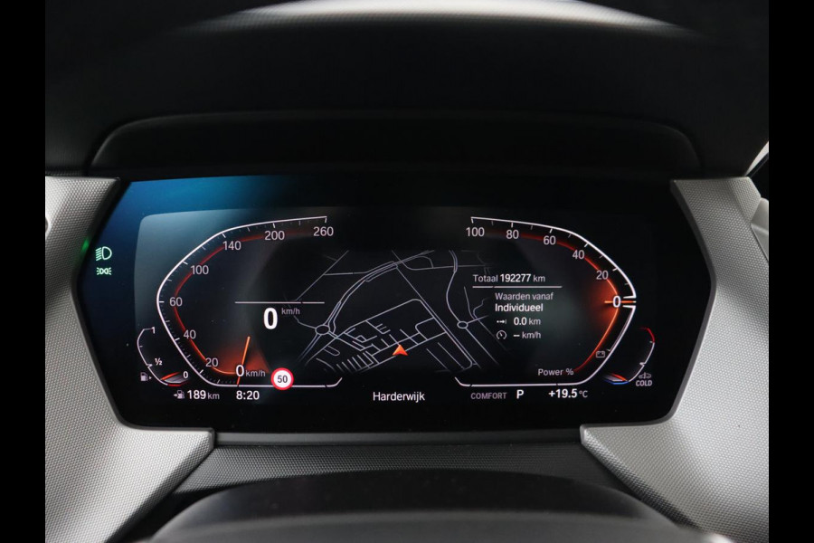 BMW 1-serie 120i Business Edition | Stoelverwarming | Sportstoelen | Carplay | Live Cockpit | Navigatie | Climate control | Parkeerhulp | Cruise control