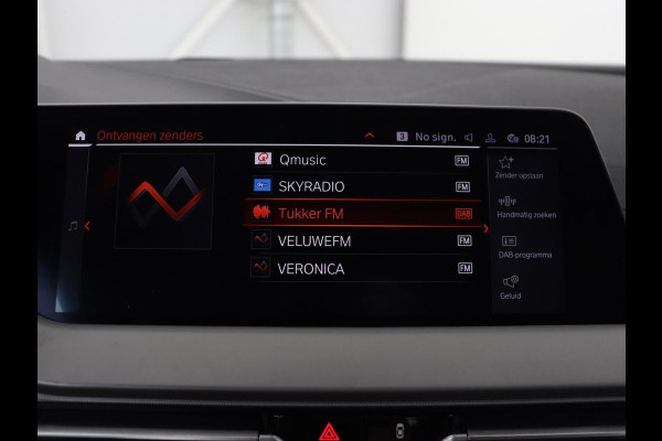 BMW 1-serie 120i Business Edition | Stoelverwarming | Sportstoelen | Carplay | Live Cockpit | Navigatie | Climate control | Parkeerhulp | Cruise control