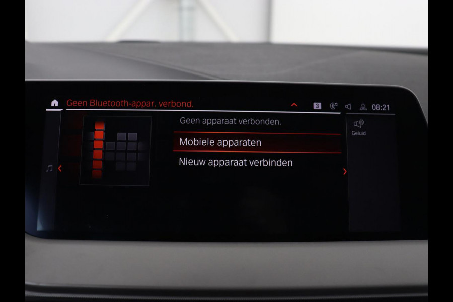 BMW 1-serie 120i Business Edition | Stoelverwarming | Sportstoelen | Carplay | Live Cockpit | Navigatie | Climate control | Parkeerhulp | Cruise control