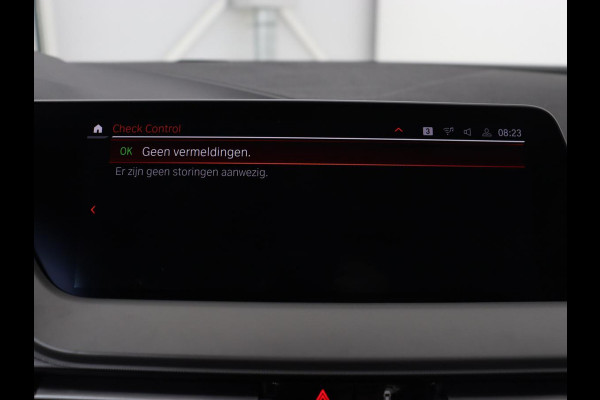 BMW 1-serie 120i Business Edition | Stoelverwarming | Sportstoelen | Carplay | Live Cockpit | Navigatie | Climate control | Parkeerhulp | Cruise control