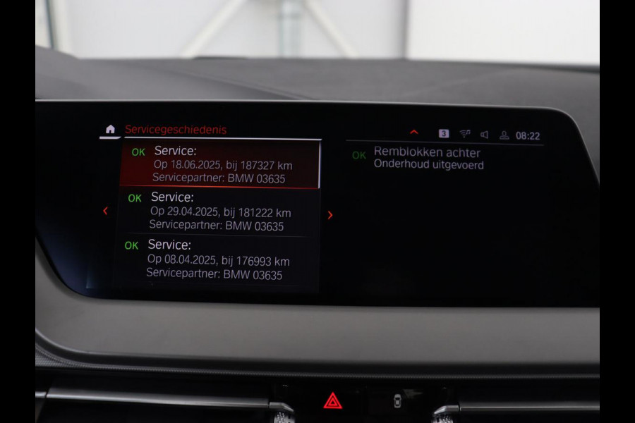 BMW 1-serie 120i Business Edition | Stoelverwarming | Sportstoelen | Carplay | Live Cockpit | Navigatie | Climate control | Parkeerhulp | Cruise control