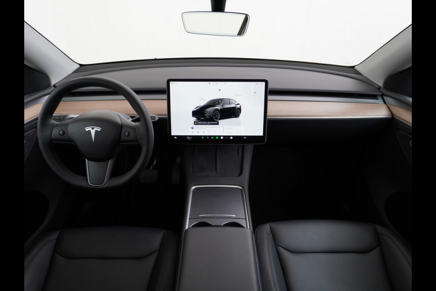 Tesla Model Y Long Range AWD 75kWh Warmtepomp Lmv 20" Autopilot FSD-Computer 3 Leder Panoramadak Elektr.Stuur+Stoel+Verwarmd Navi Ecc Premium  Camera's Elektr.AchterKlep Parkeer Assistent Sentry-Mode Privacyglas Bluetooth Dodehoek detector Connected services AMD-Ryzen Processor™ 1.600kg Trekvermogen Origineel Nederlandse Auto Garantie op Accu en Motor tot 24-03-2030 max. 192.000km