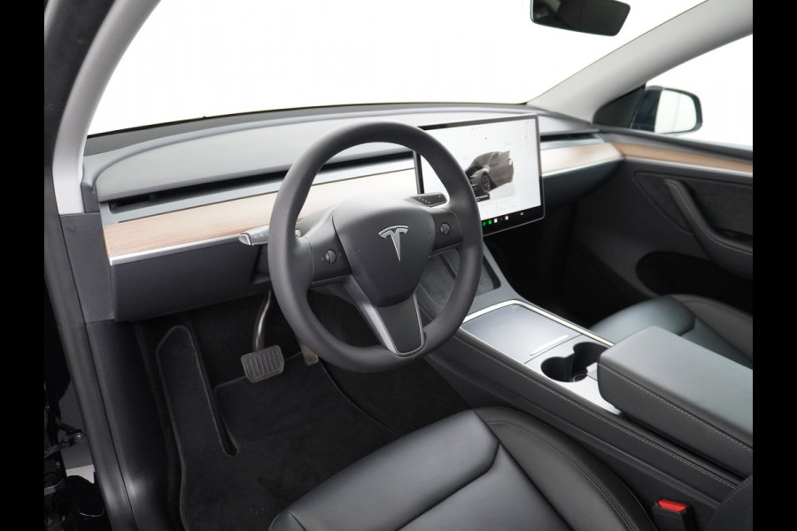 Tesla Model Y Long Range AWD 75kWh Warmtepomp Lmv 20" Autopilot FSD-Computer 3 Leder Panoramadak Elektr.Stuur+Stoel+Verwarmd Navi Ecc Premium  Camera's Elektr.AchterKlep Parkeer Assistent Sentry-Mode Privacyglas Bluetooth Dodehoek detector Connected services AMD-Ryzen Processor™ 1.600kg Trekvermogen Origineel Nederlandse Auto Garantie op Accu en Motor tot 24-03-2030 max. 192.000km