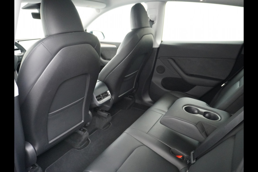 Tesla Model Y Long Range AWD 75kWh Warmtepomp Lmv 20" Autopilot FSD-Computer 3 Leder Panoramadak Elektr.Stuur+Stoel+Verwarmd Navi Ecc Premium  Camera's Elektr.AchterKlep Parkeer Assistent Sentry-Mode Privacyglas Bluetooth Dodehoek detector Connected services AMD-Ryzen Processor™ 1.600kg Trekvermogen Origineel Nederlandse Auto Garantie op Accu en Motor tot 24-03-2030 max. 192.000km