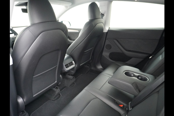 Tesla Model Y Long Range AWD 75kWh Warmtepomp Lmv 20" Autopilot FSD-Computer 3 Leder Panoramadak Elektr.Stuur+Stoel+Verwarmd Navi Ecc Premium  Camera's Elektr.AchterKlep Parkeer Assistent Sentry-Mode Privacyglas Bluetooth Dodehoek detector Connected services AMD-Ryzen Processor™ 1.600kg Trekvermogen Origineel Nederlandse Auto Garantie op Accu en Motor tot 24-03-2030 max. 192.000km