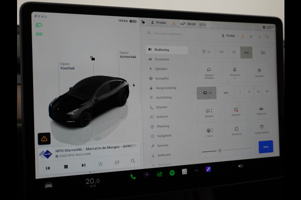 Tesla Model Y Long Range AWD 75kWh Warmtepomp Lmv 20" Autopilot FSD-Computer 3 Leder Panoramadak Elektr.Stuur+Stoel+Verwarmd Navi Ecc Premium  Camera's Elektr.AchterKlep Parkeer Assistent Sentry-Mode Privacyglas Bluetooth Dodehoek detector Connected services AMD-Ryzen Processor™ 1.600kg Trekvermogen Origineel Nederlandse Auto Garantie op Accu en Motor tot 24-03-2030 max. 192.000km